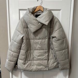 New With Tags!!Banana Republic Women's Grayish/Cream Puffer Jacket